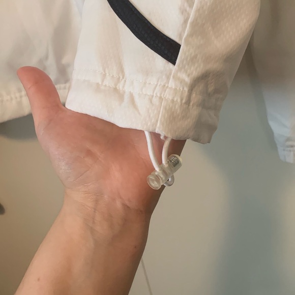 Reebok White & Black Light Mesh Jacket Size Medium - Picture 5 of 11